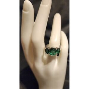 Seta 925 Sterling Silver Three Green Glass Oval Cut Ring Size 8 Classic Luxury